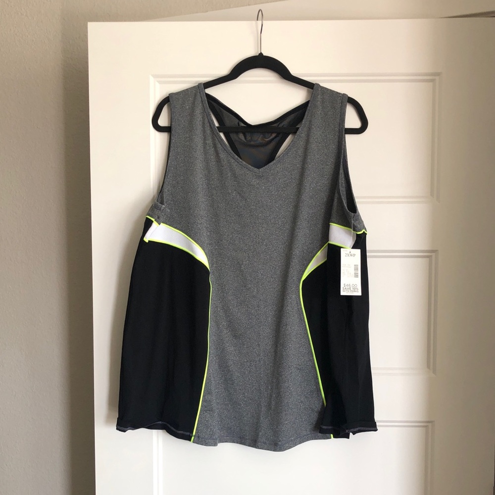 Women’s pullover athletic top